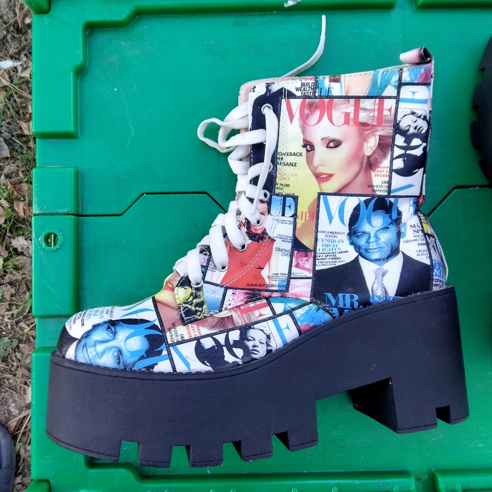 Graphic platform boots